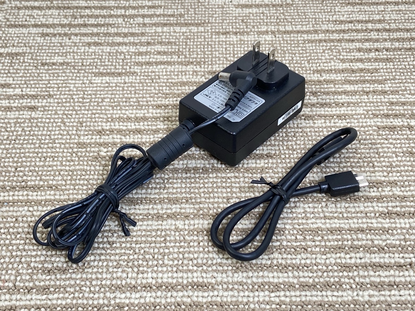 【中古】エレコム(ELECOM) USB3.1/USB3.0対応 ポータブルハードディスク 1TB(ブラック)ELP-ETVシリーズ ELP-ETV010UBK - 画像 (3)