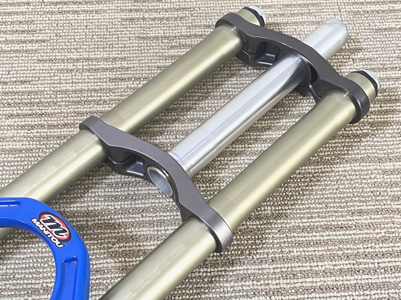 【中古】MANITOU X-VERT DC フォーク - 画像 (4)