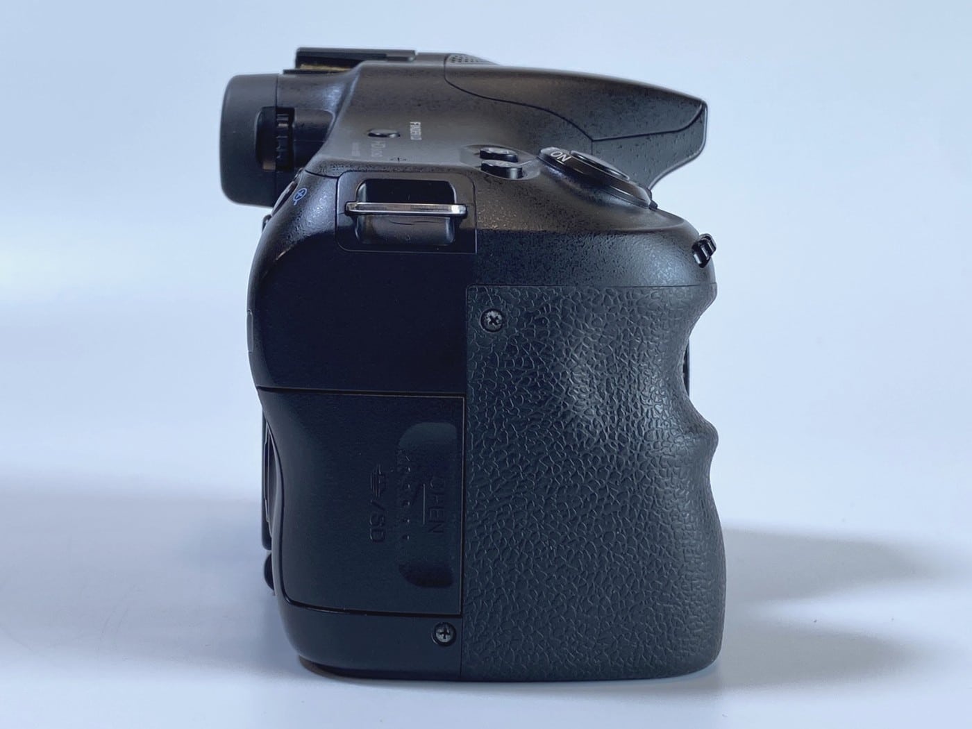 【中古・難あり】SONY SLT-A65V 一眼レフカメラ ダブルズームキット - 画像 (4)