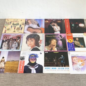 Alternative view of 【中古・ジャンク】各種レコードまとめて